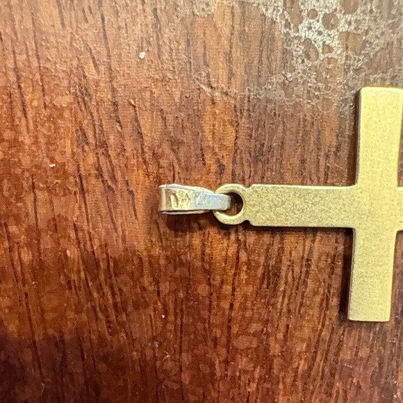 Elegant 14k Gold Cross Pendant - Picture 5 of 5